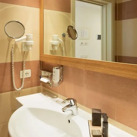 Hotell Leonardo Lago Di Garda - Wellness And Spa 4*